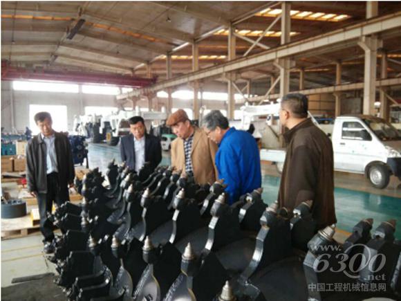 机械工业经济管理研究院院长到<a href=//product.d1cm.com/brand/degong/ target=_blank>德工</a>参观调研