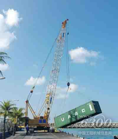 ﻿徐工XGC85履带起重机参建我国援外工程改革首个试点项目—中马友谊大桥
