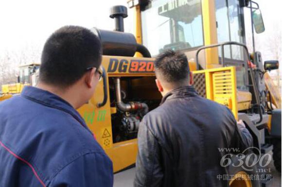 马来西亚客户到访<a href=//product.d1cm.com/brand/degong/ target=_blank>德工</a>机械参观考察