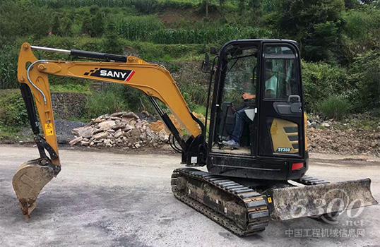 三一<a href=//product.sanygroup.com/excavator-mnw-b0.html target=_blank class=infotextkey>微型挖掘机</a>