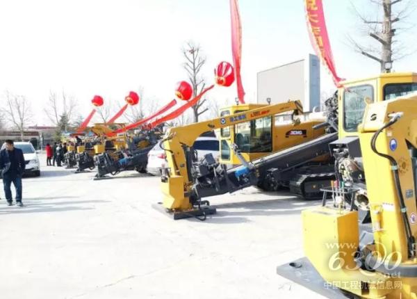 在暖春订货会上的徐工<a href=//product.d1cm.com/shuipingzuan/ target=_blank>水平定向钻</a>机